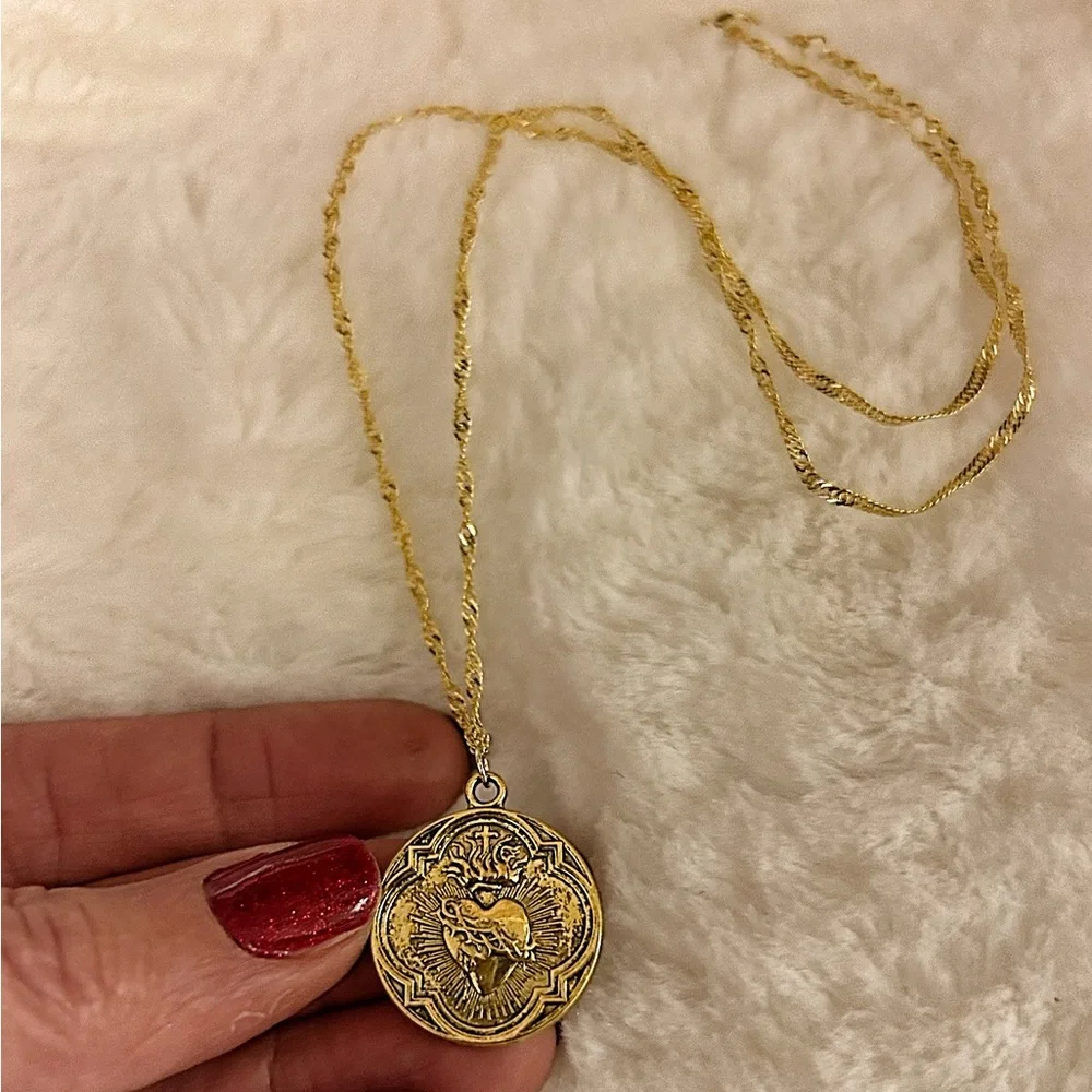 Gold Sacred Heart Pendant Necklace 16 inch - Picture 4 of 6